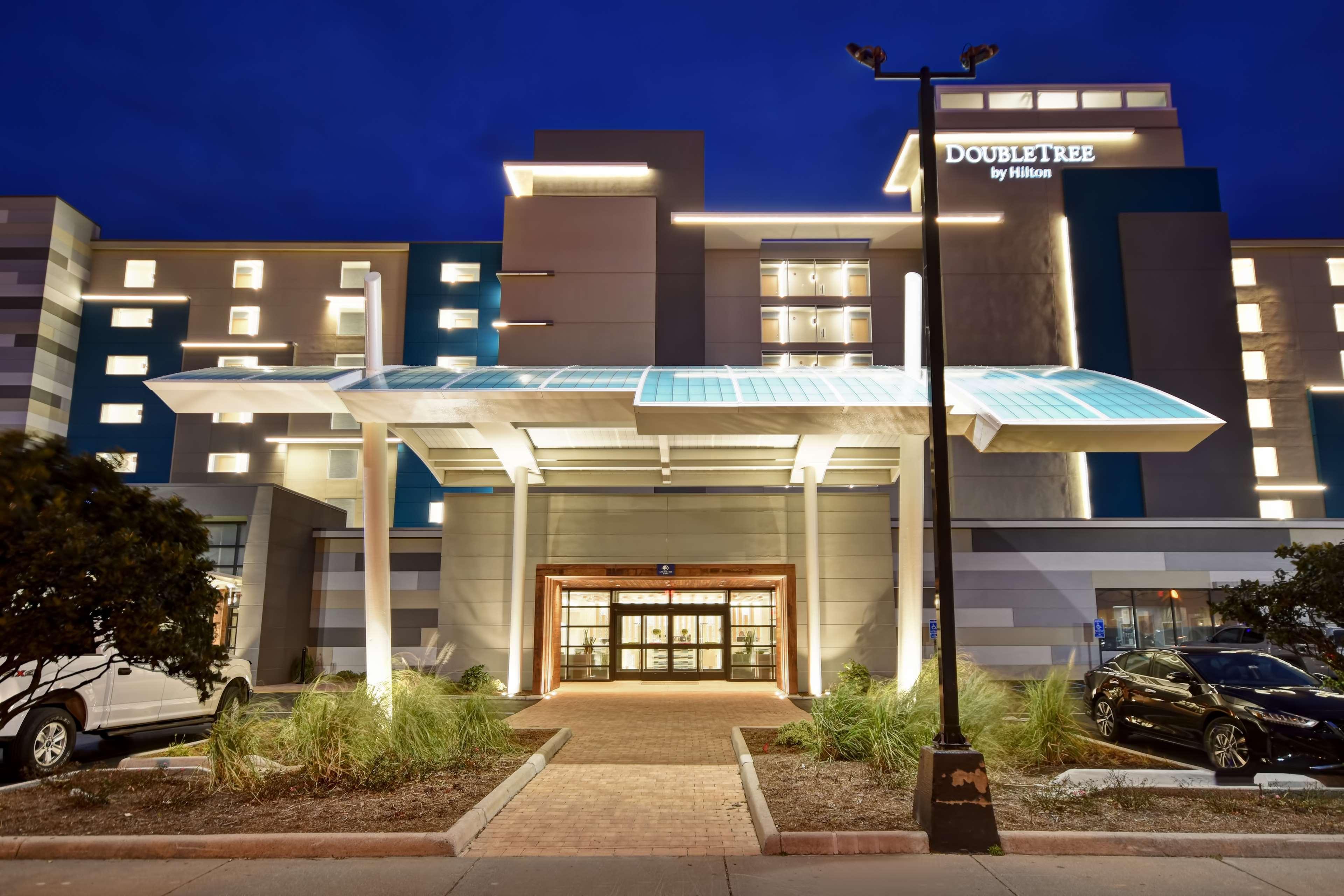 Doubletree By Hilton Oceanfront Virginia Beach Bagian luar foto