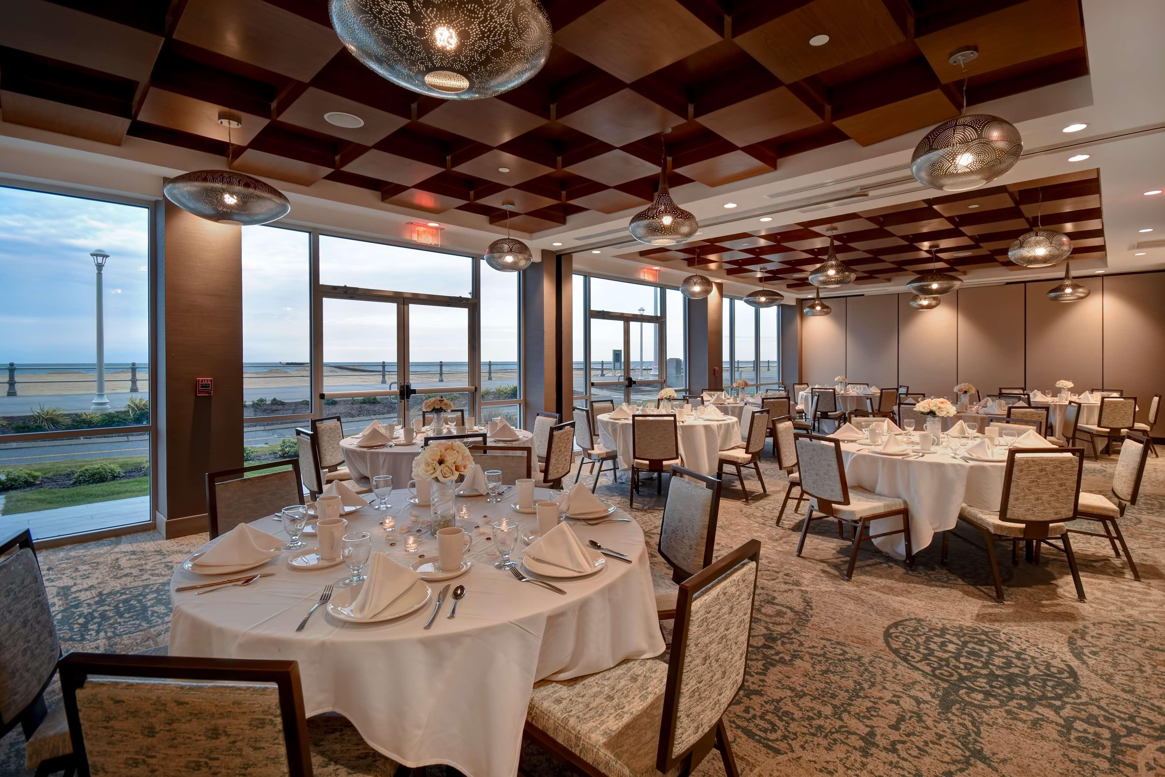 Doubletree By Hilton Oceanfront Virginia Beach Bagian luar foto