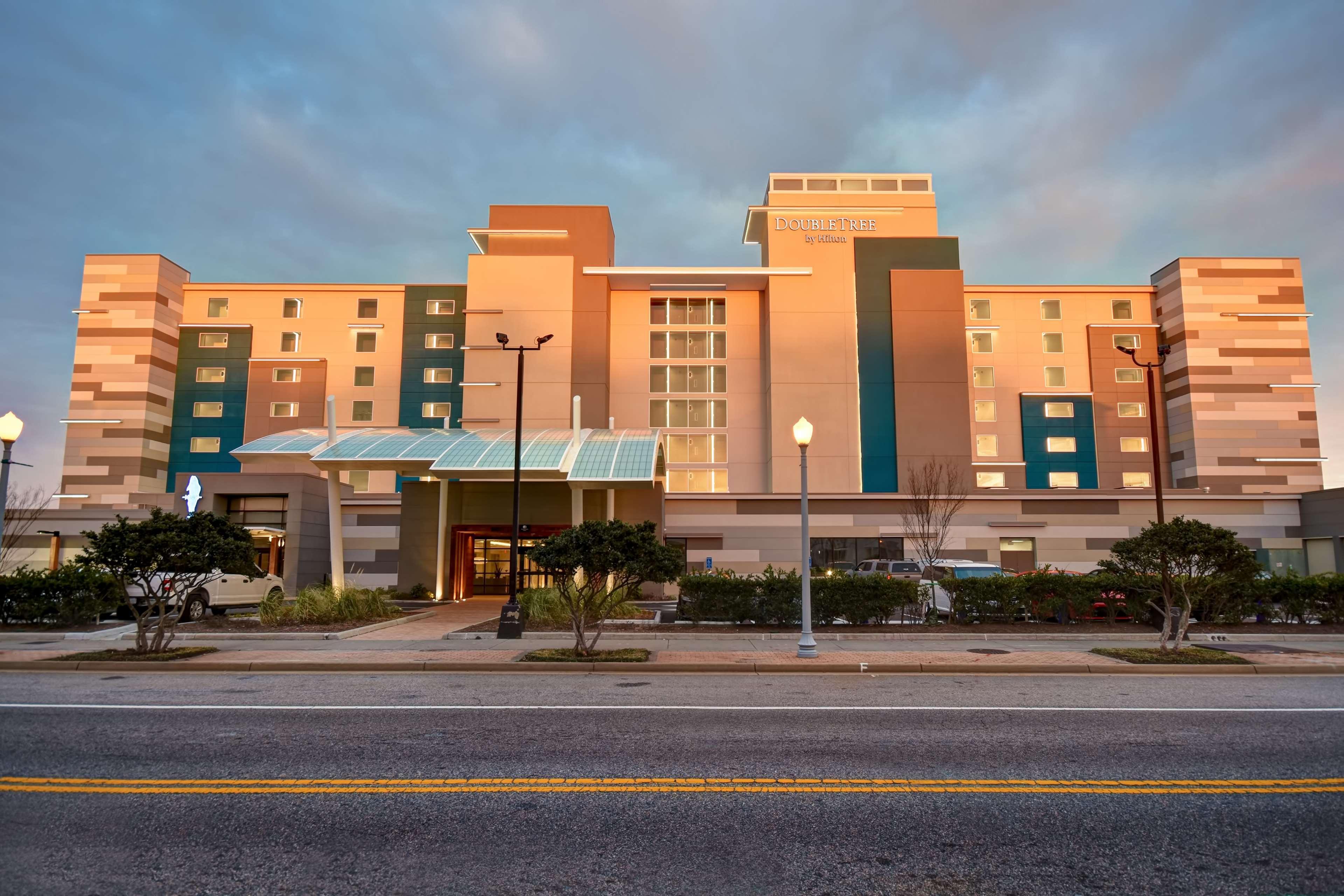 Doubletree By Hilton Oceanfront Virginia Beach Bagian luar foto