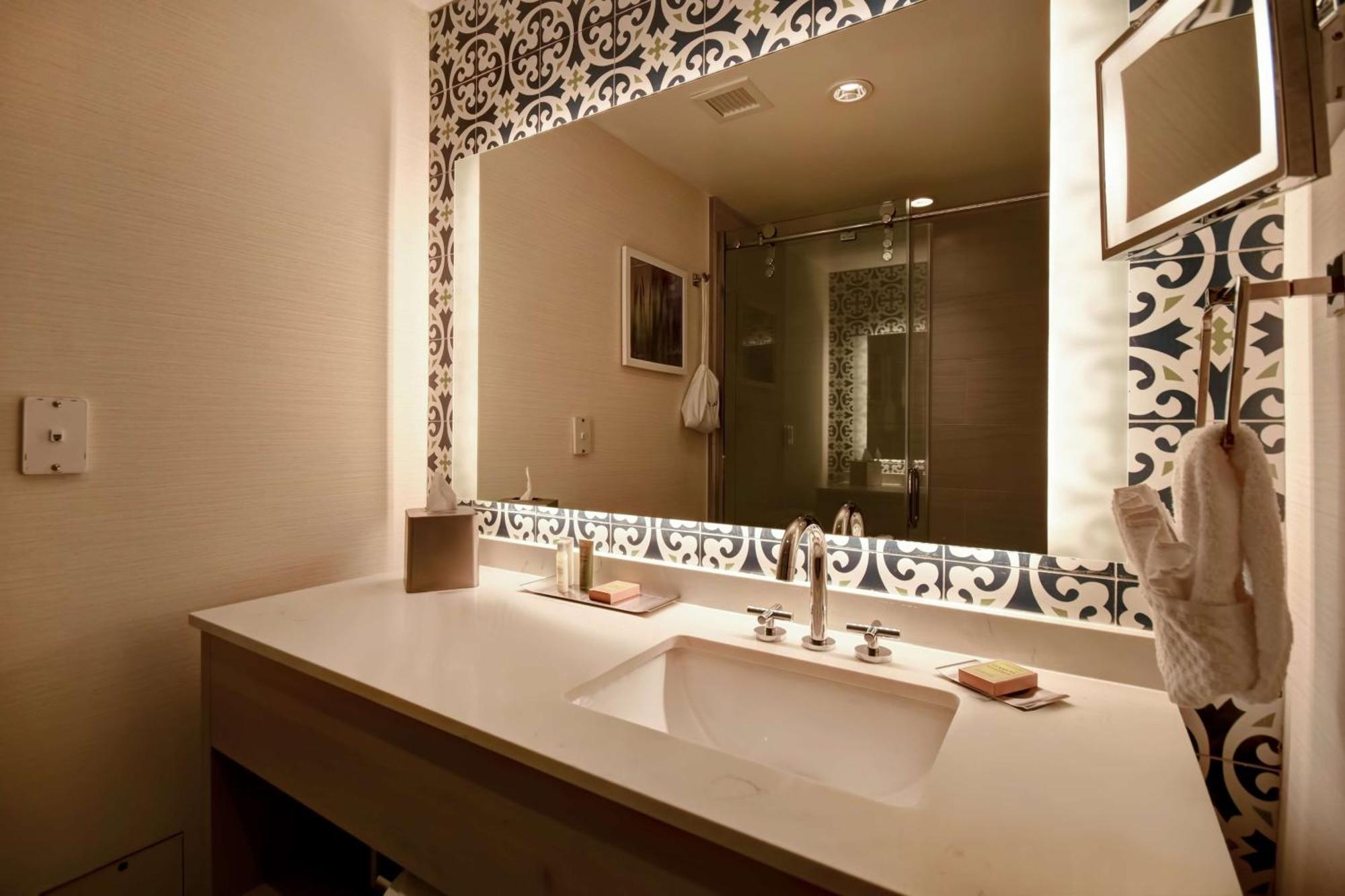 Doubletree By Hilton Oceanfront Virginia Beach Bagian luar foto