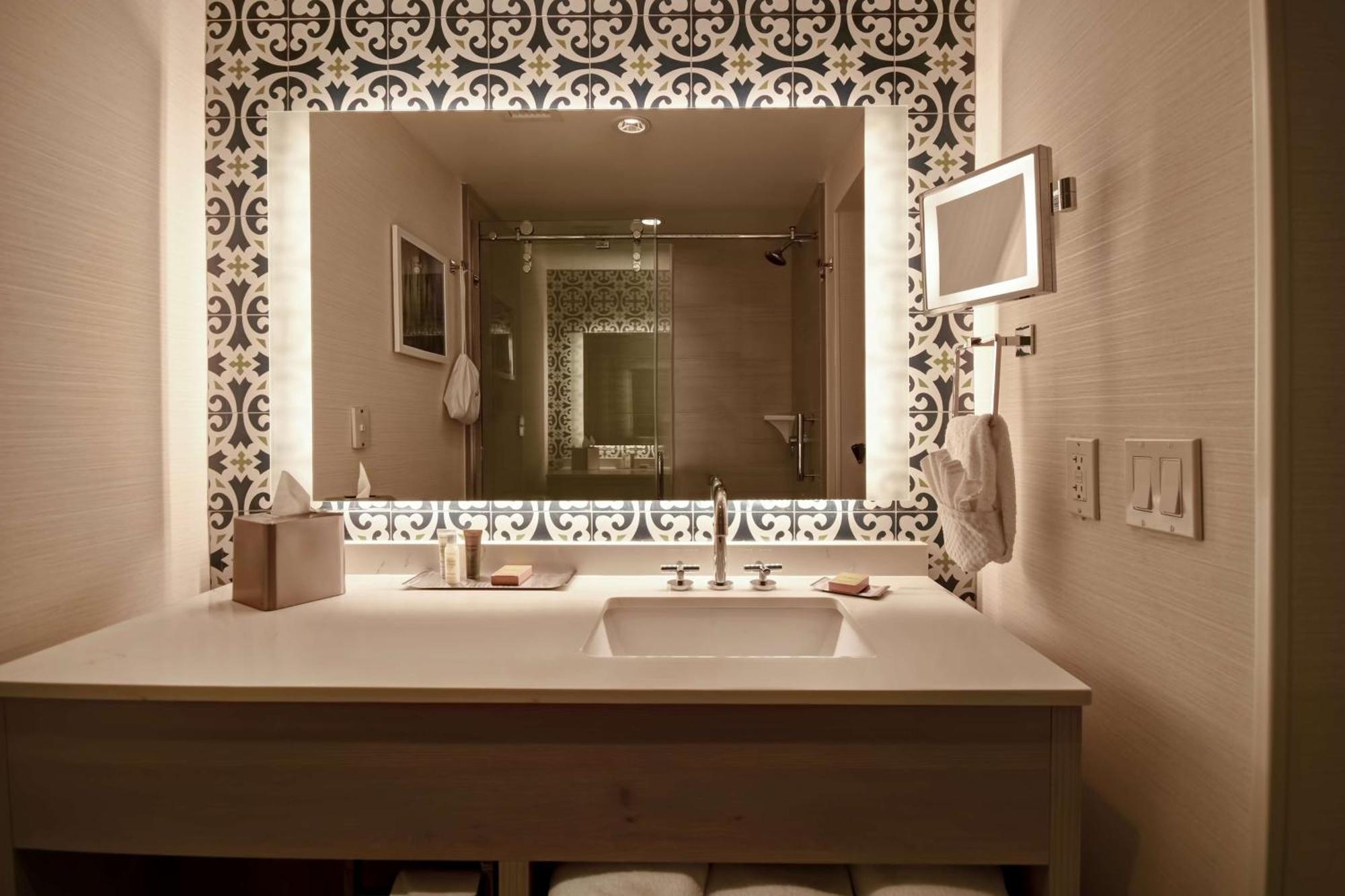 Doubletree By Hilton Oceanfront Virginia Beach Bagian luar foto
