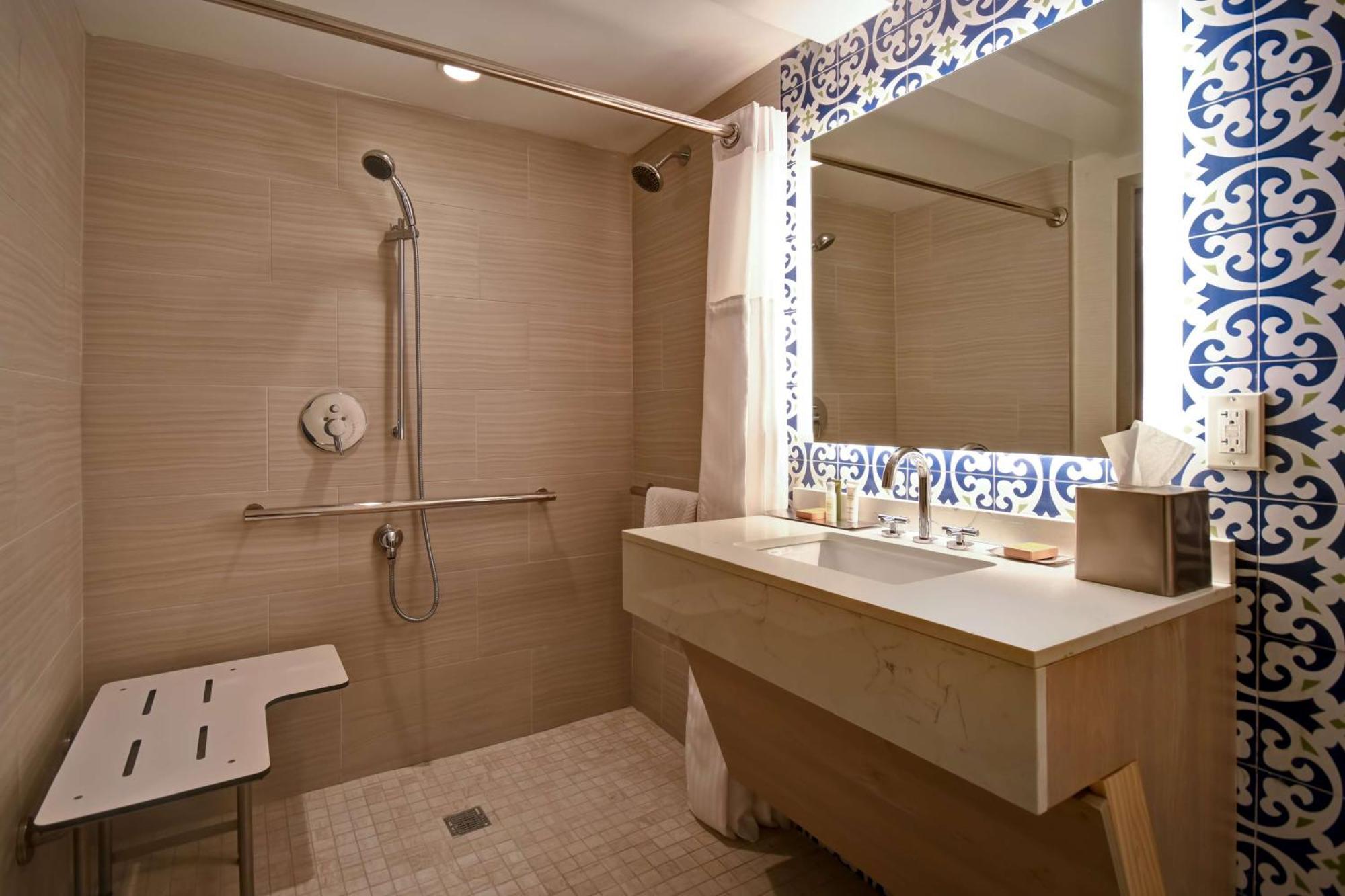 Doubletree By Hilton Oceanfront Virginia Beach Bagian luar foto