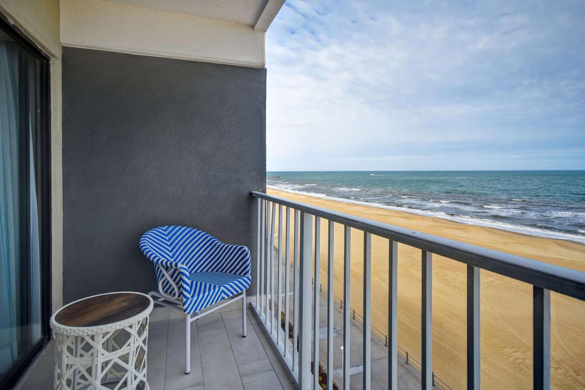 Doubletree By Hilton Oceanfront Virginia Beach Bagian luar foto