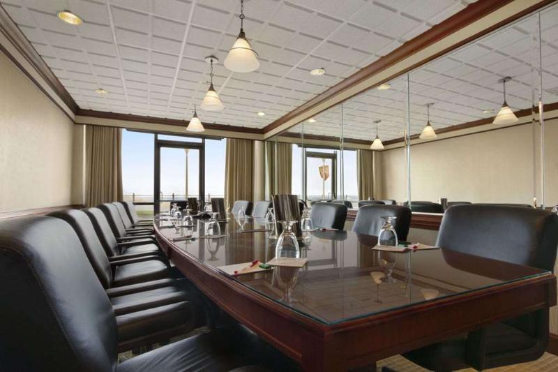 Doubletree By Hilton Oceanfront Virginia Beach Bagian luar foto